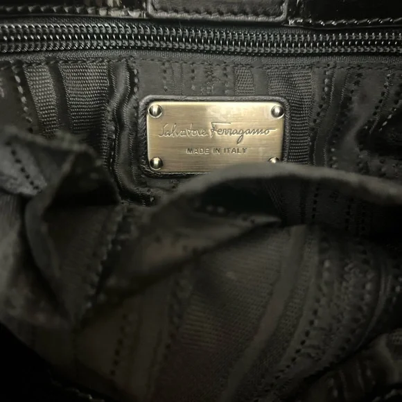 Salvatore Ferragamo Black Patent Soft Leather Shoulder Bag Magnetic Close - Picture 14 of 15